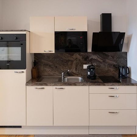 Modern Apartment W/ Cozy Balcony Near City Center Bécs Kültér fotó