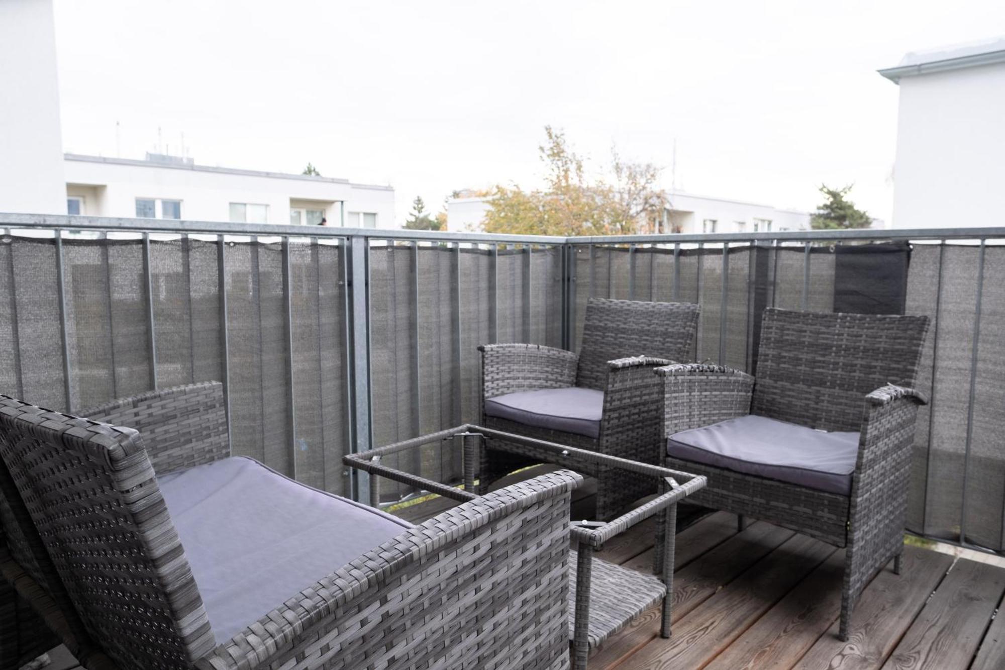 Modern Apartment W/ Cozy Balcony Near City Center Bécs Kültér fotó