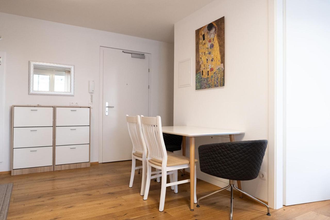 Modern Apartment W/ Cozy Balcony Near City Center Bécs Kültér fotó