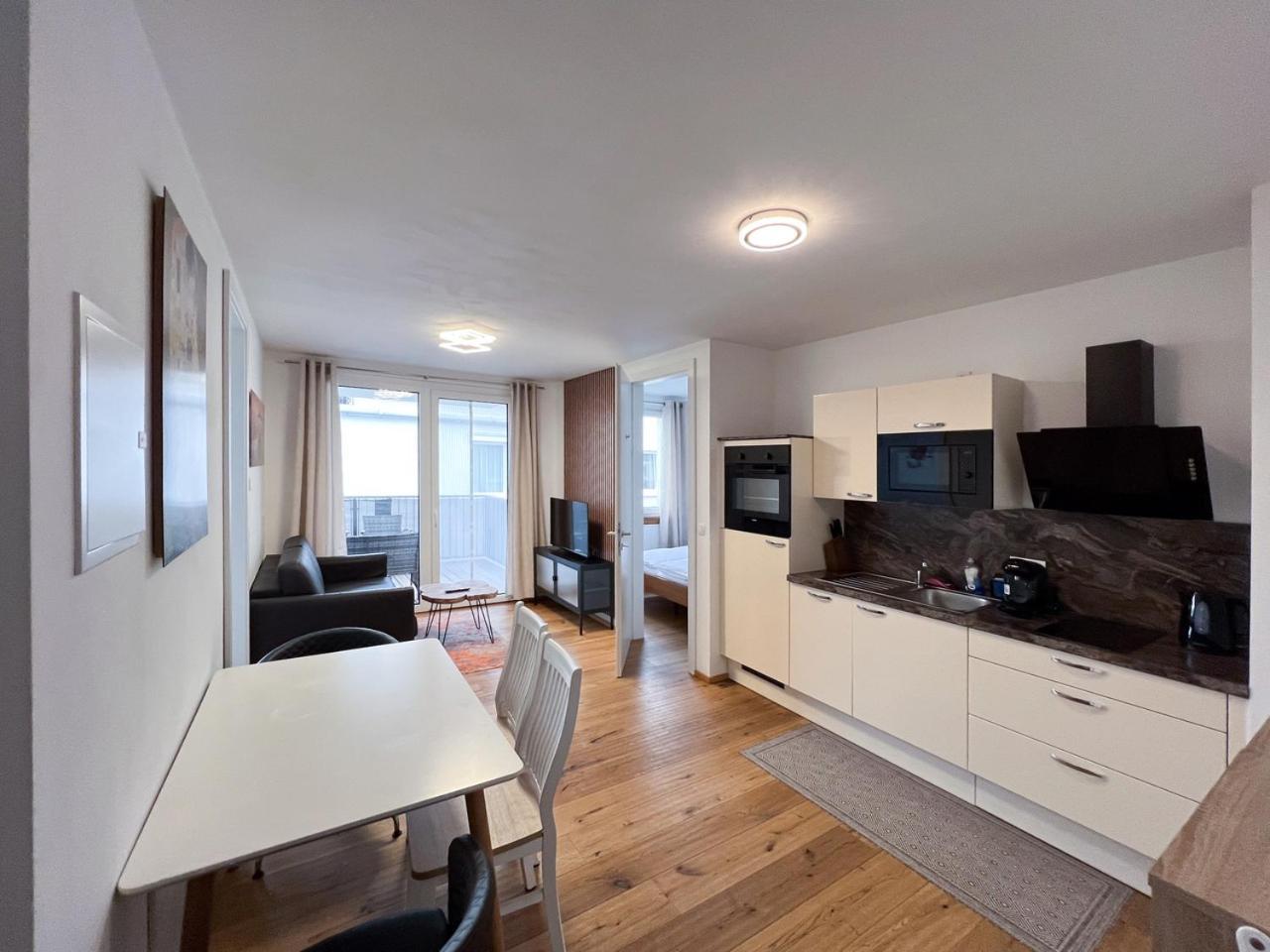Modern Apartment W/ Cozy Balcony Near City Center Bécs Kültér fotó