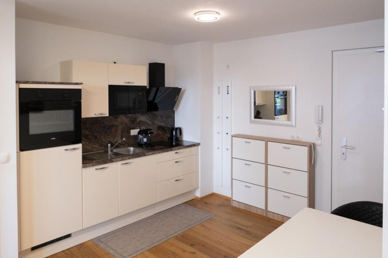 Modern Apartment W/ Cozy Balcony Near City Center Bécs Kültér fotó