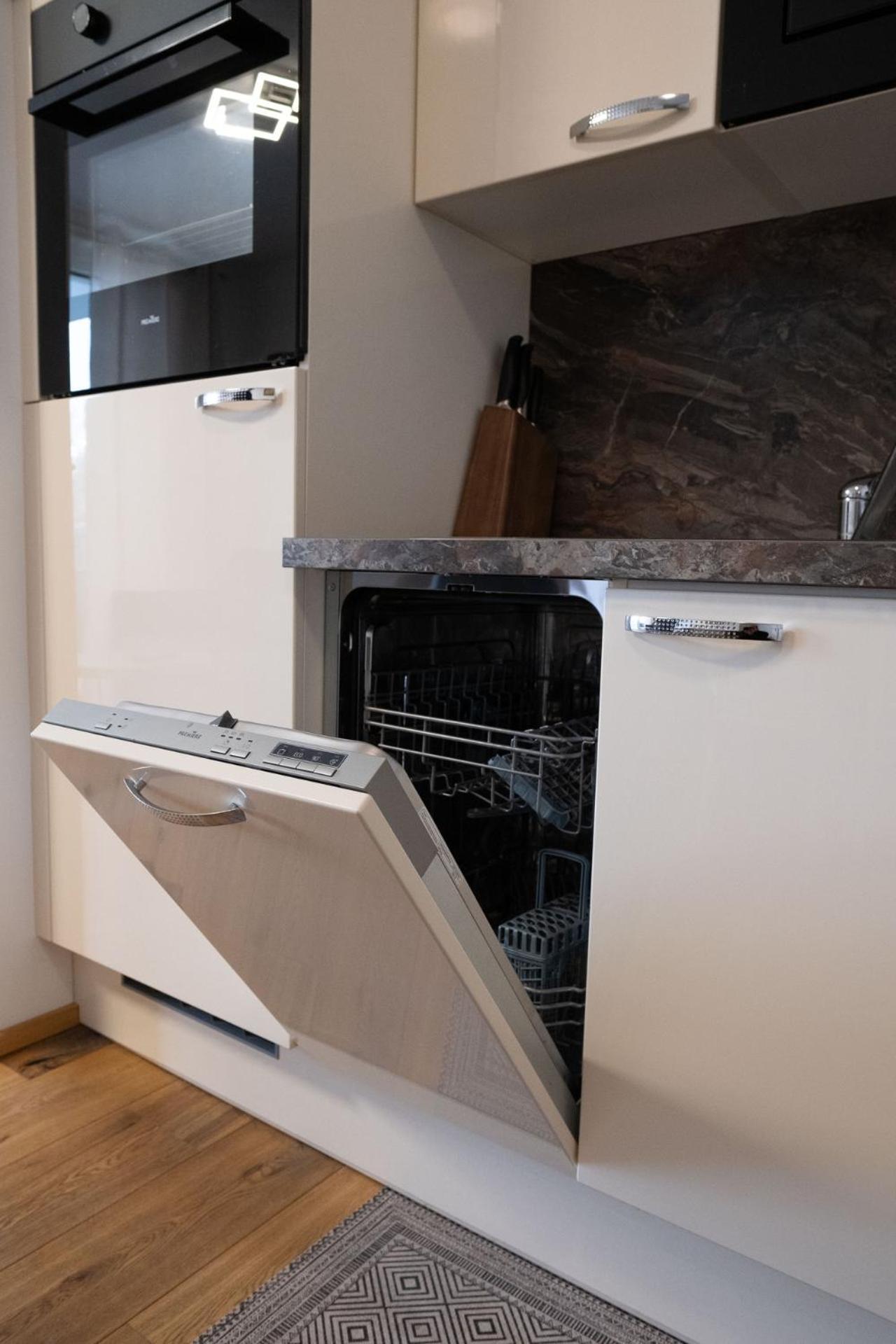 Modern Apartment W/ Cozy Balcony Near City Center Bécs Kültér fotó